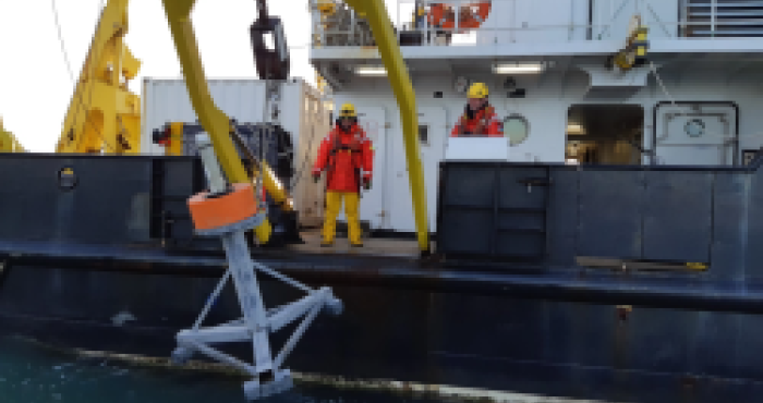 The tripod frame: mooring acoustic receivers on the seabed